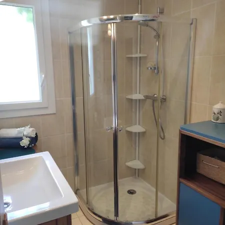 Chambre Partagee Chez L'habitant Проживание в семье *
